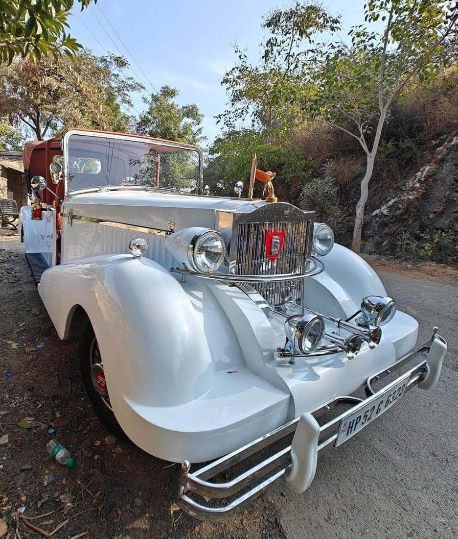 White Rolls-Royce style vintage tourer, a wedding and baraat vintage car in Udaipur